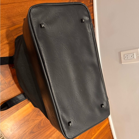 BEIS TRAVEL: The Weekender 
in Black - Picture 5 of 7